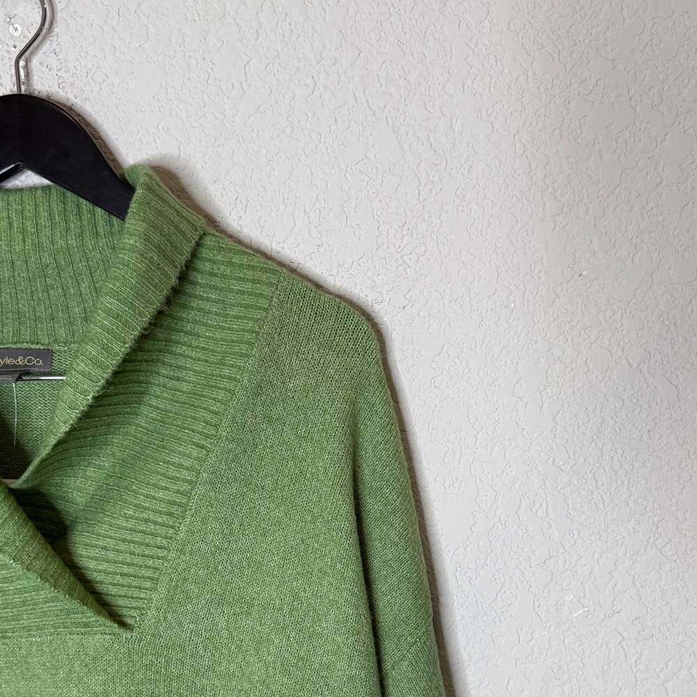 Green Women's Sweater size L NWT - Picture 3 of 8